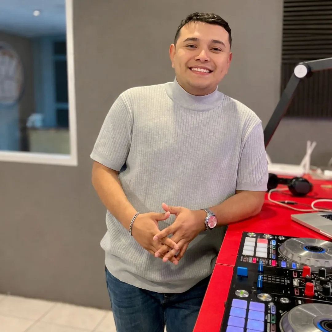 DJ Marcos, DJ de Radio W107